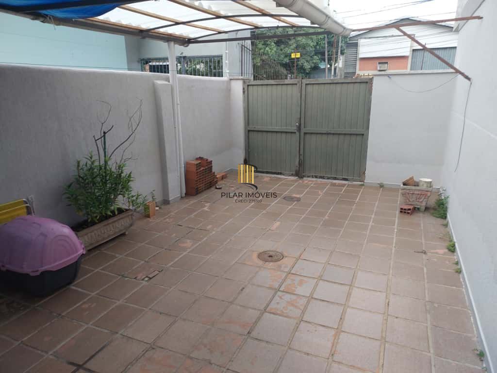 Apartamento Térreo com 2 Dormitórios, Garagem coberta e Pátio Individual!!