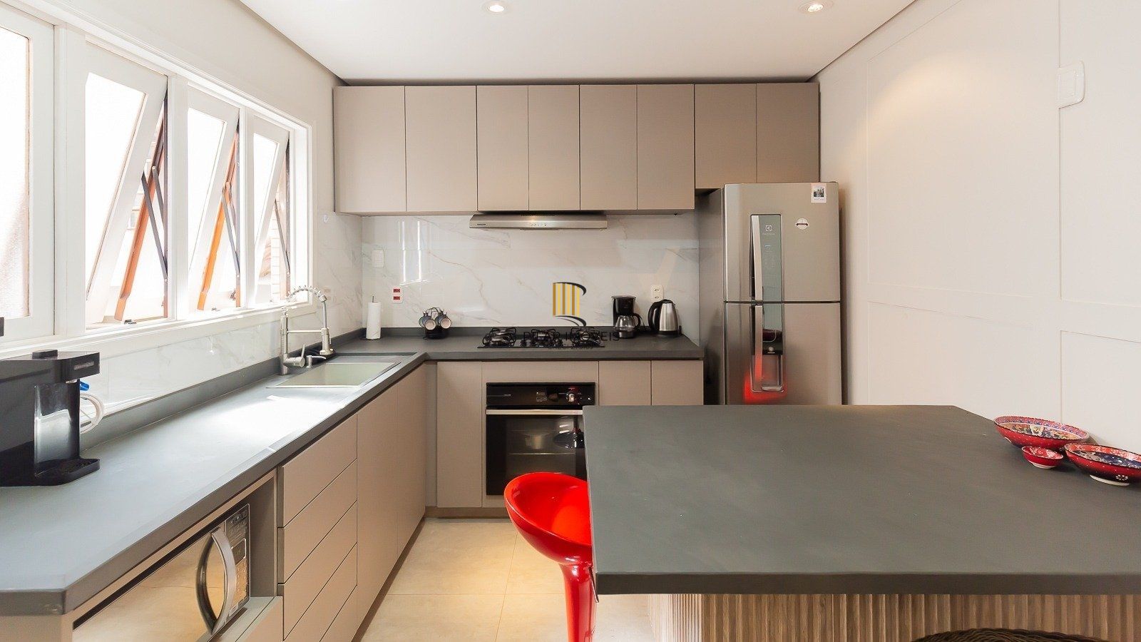 Apartamento com 147m², 3 dorm, Petrópolis