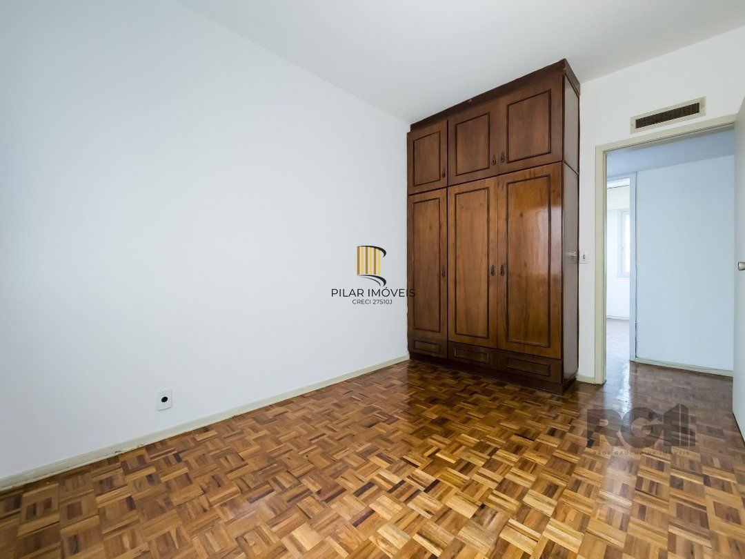 Apartamento, 3 quartos, 1 suite, dependência de empregada, elevador - Centro Histórico - Porto Alegre