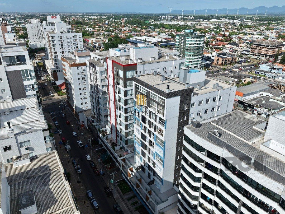 APARTAMENTO À VENDA COM SACADA DE FRENTE