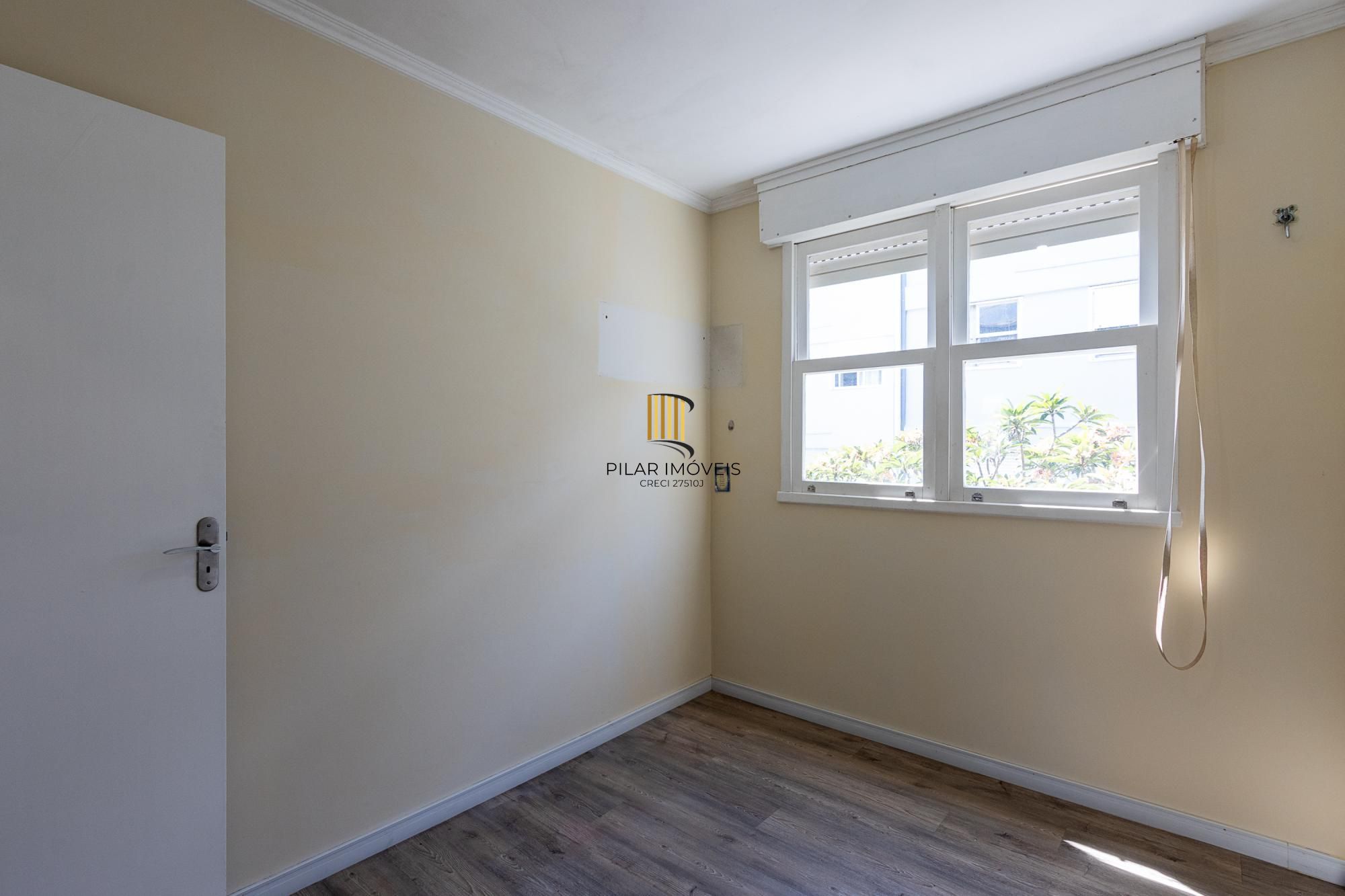 APARTAMENTO REFORMADO, 3 QUARTOS, 1 VAGA ROTATIVA - BAIRRO CAMAQUÃ