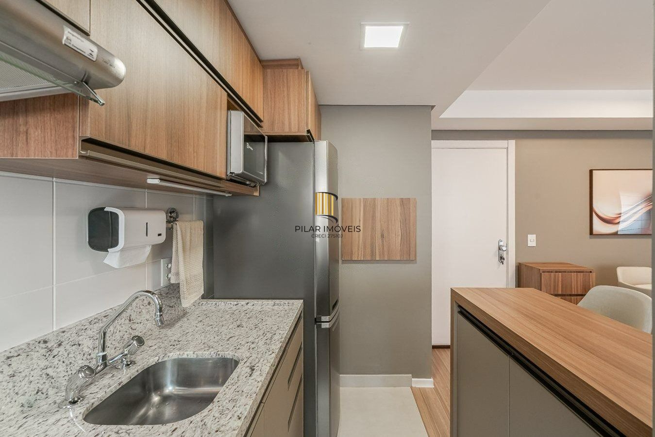 Impecável! 2 Dormitórios, Suíte, Mobiliado e Pronto para Morar