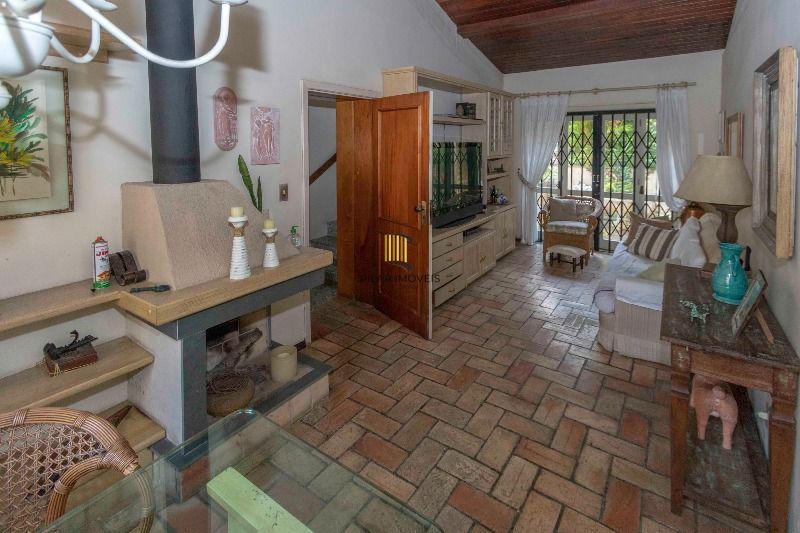 Casa para Venda - 420m², 5 dormitórios, sendo 2 suites, 6 vagas - Nonoai