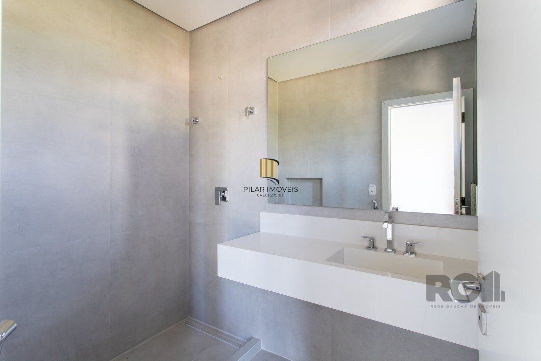 A Casa Le Mans, uma residência térrea de esquina com 389,48m2 de área coberta