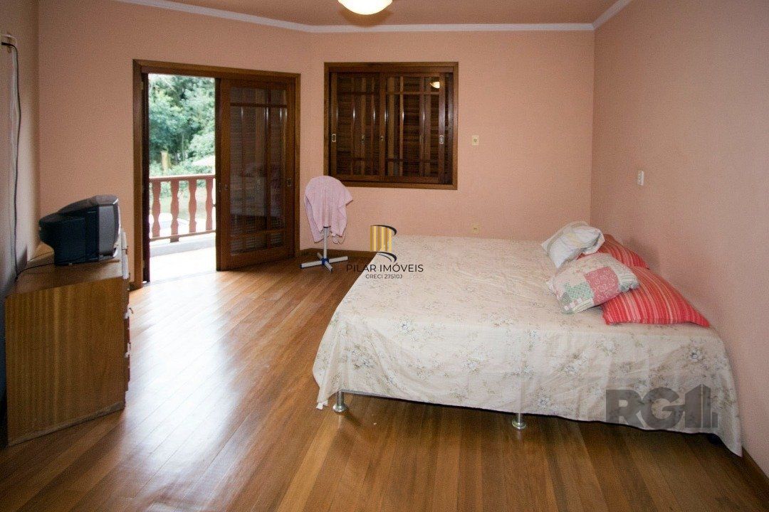 Sobrado com 6 suites, lareira, lavabo, pátio - Bairro Belém Velho