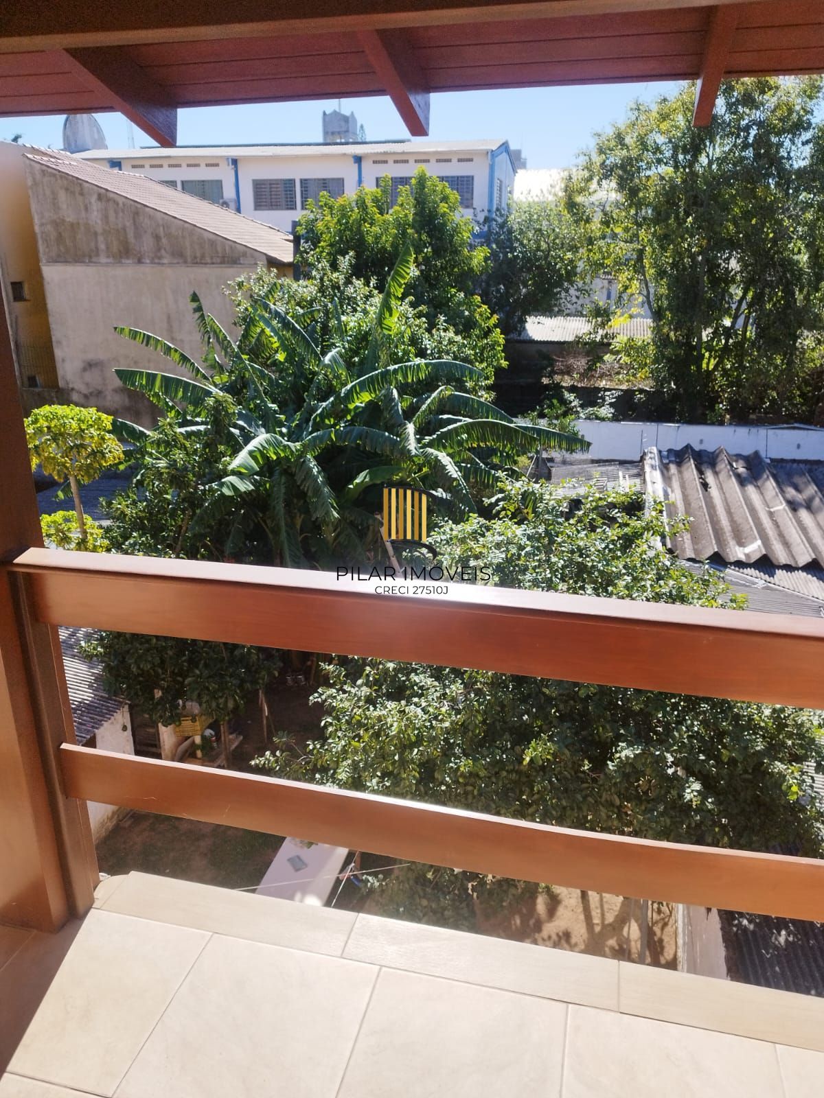 Casa de 4 dormitórios com 250 m² de área privativa