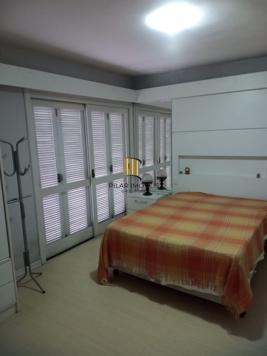 **Prédio Comercial Desocupado à Venda na Azenha, Porto Alegre, RS**