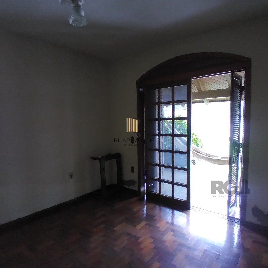 Casa 4 dormitórios no bairro Restinga
