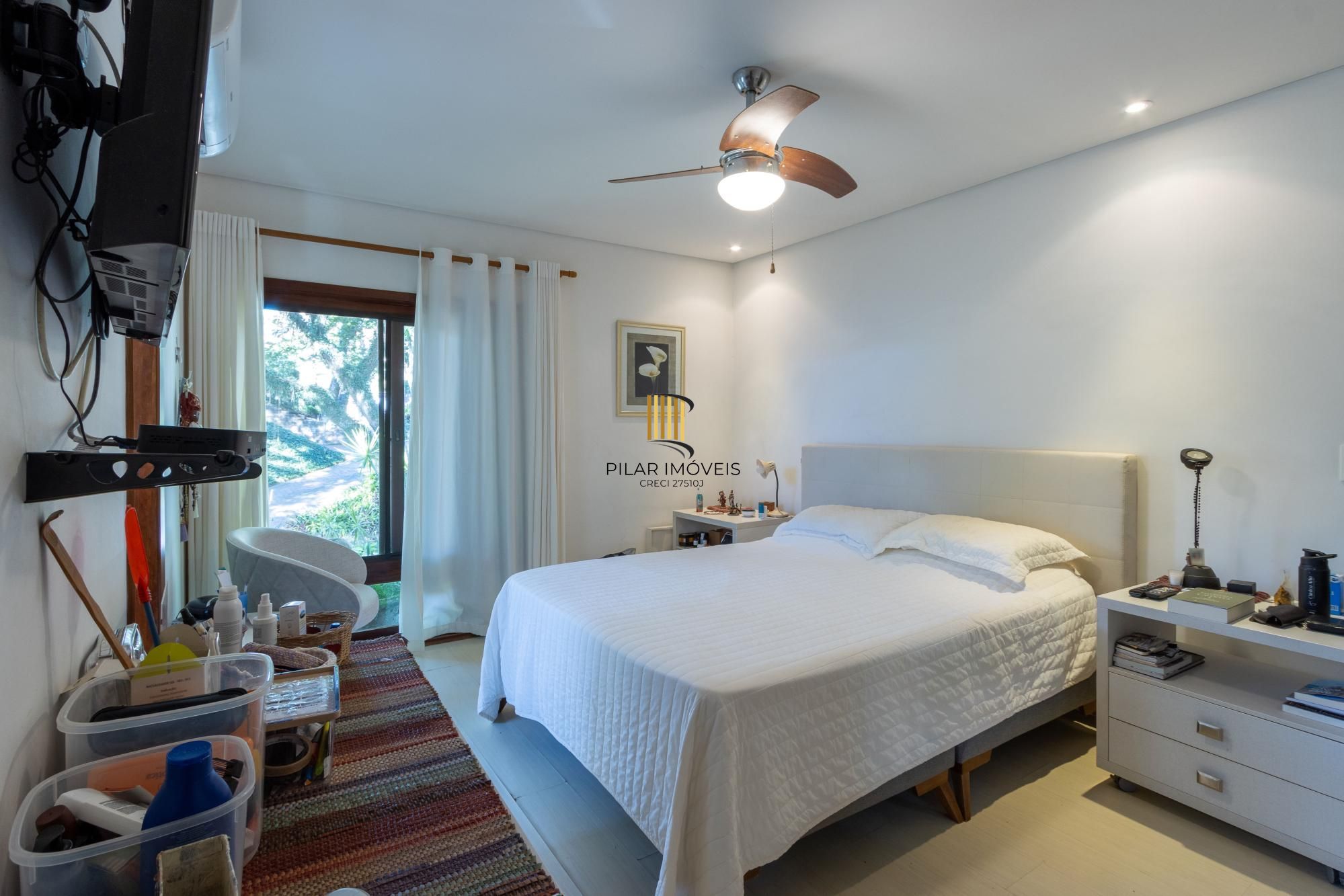 Casa de Condomínio 4 dormitórios no bairro Cavalhada