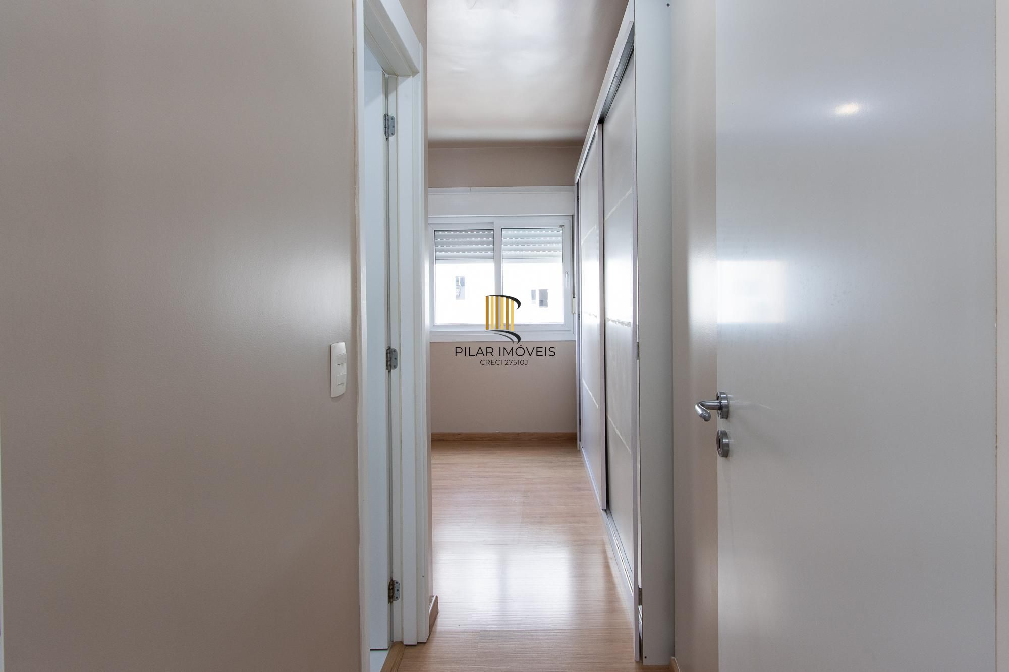 Apartamento de 2 dormitórios com suíte, churrasqueira e infraestrutura completa na Zona Sul de Porto Alegre.