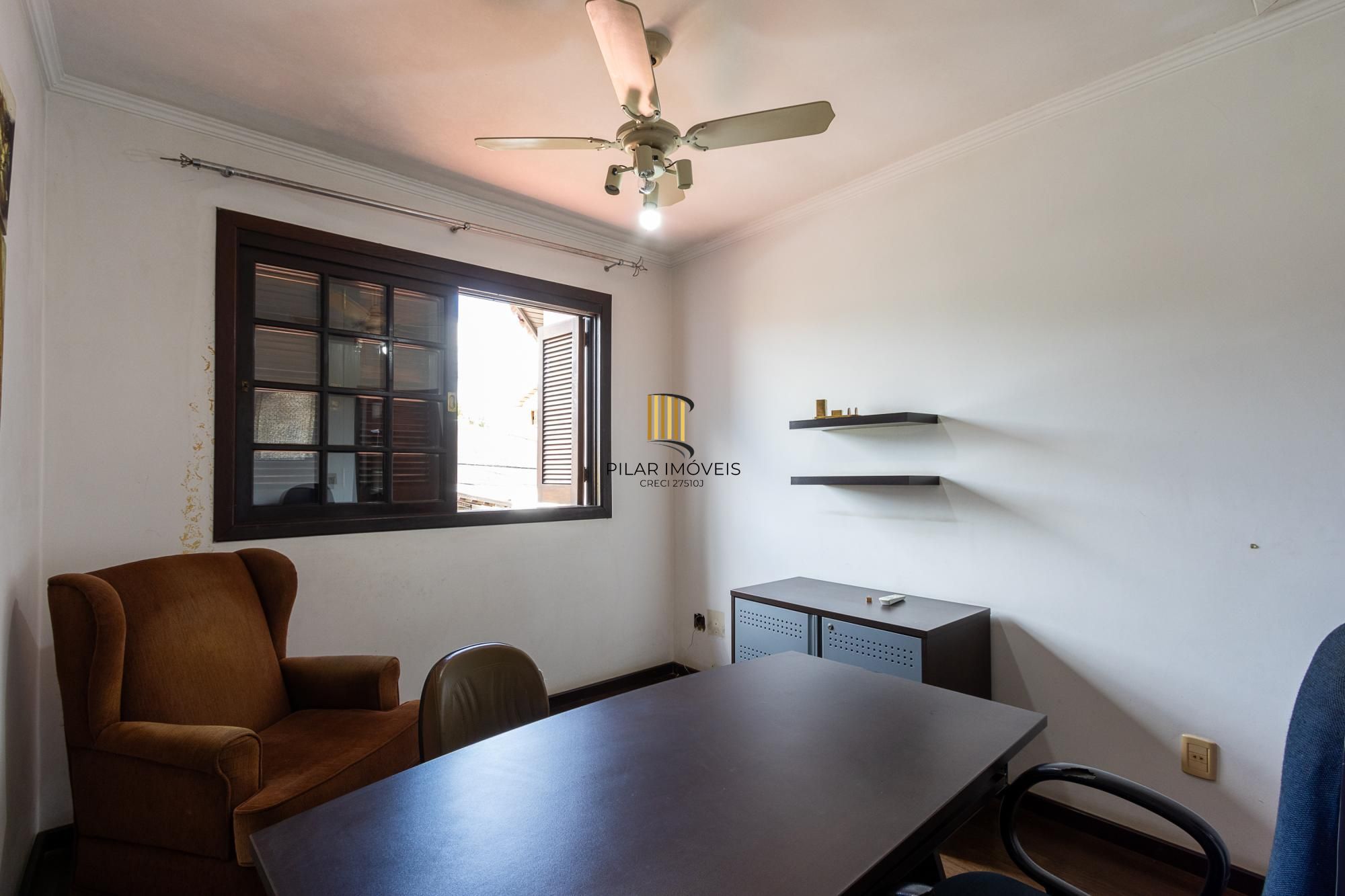 Sobrado, 3 quartos, 2 vagas, pátio com piscina - Bairro Nonoai