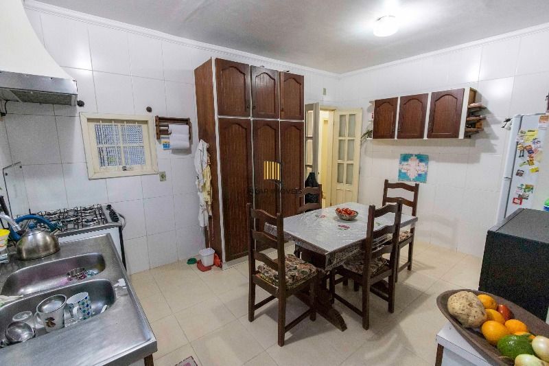 Casa para Venda - 231.72m², 4 dormitórios, sendo 1 suites, 3 vagas - Tristeza