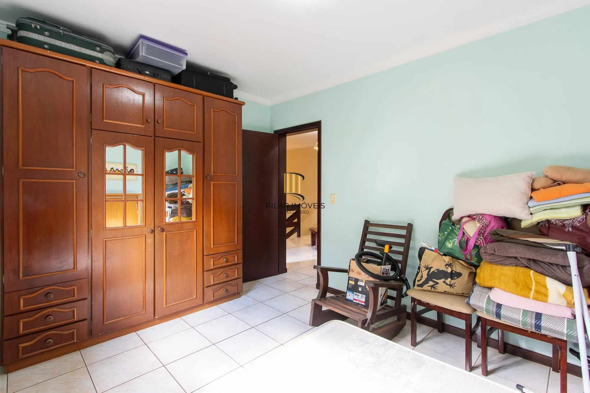 Casa Residencial ou Comercial, com 3 quartos (1 suite), 229m² privativos - Bairro Tristeza