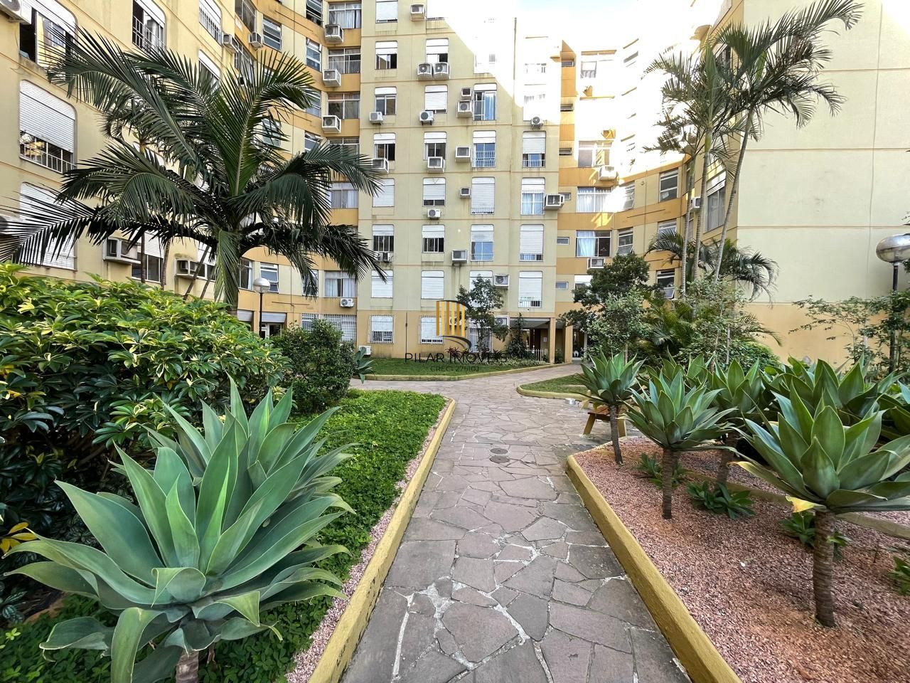 Apartamento 02 dormitórios, 01 banheiro e 01 vaga de garagem, 63,61m² de área privativa no bairro Cristal!