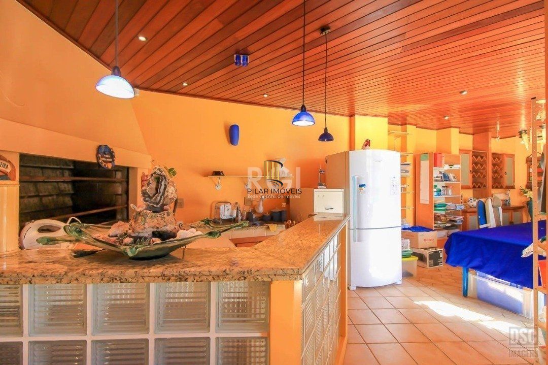 casa Living para 3 ambientes com lavabo, cozinha com pia e armários planejados