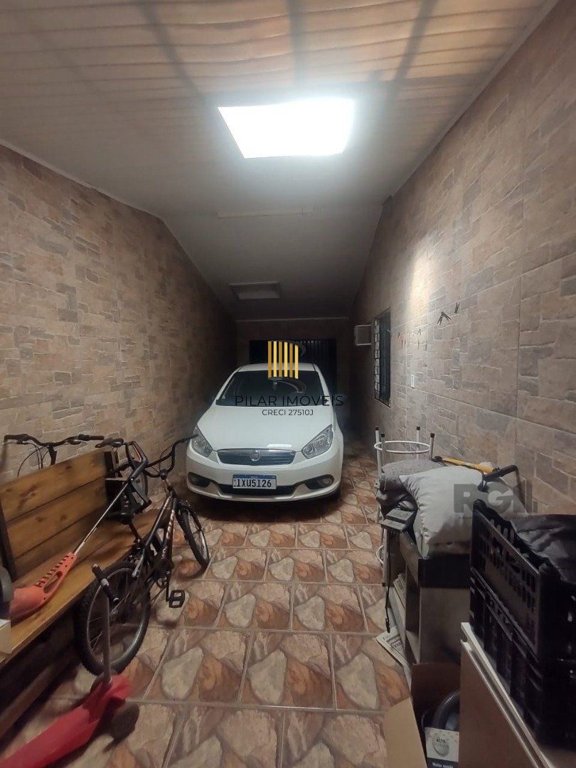 Casa de 3 dormitórios, 1 suíte e 2 vagas de garagem em Viamão.