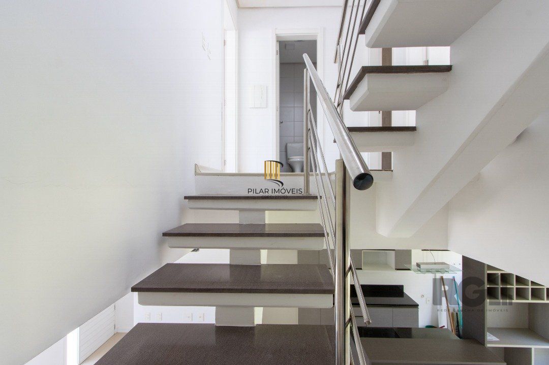 Casa em Condomínio, 197m², 3dormitórios, bairro Glória