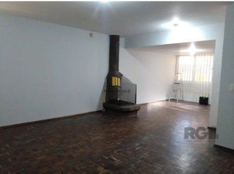 Casa ampla com pátio no Bairro Cristal, com 4 quartos