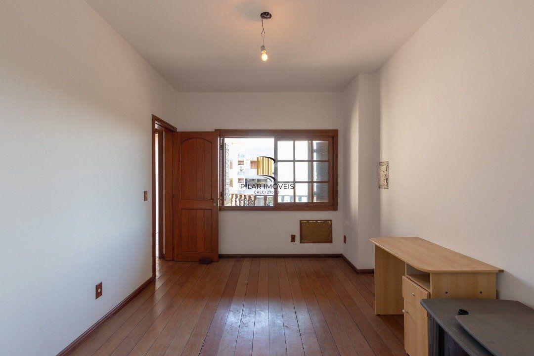 Casa para Venda - 460m², 4 dormitórios, sendo 1 suites, 4 vagas - Cristal