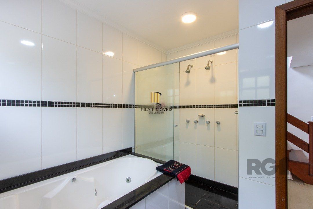 Casa 4 dormitórios no bairro Hípica