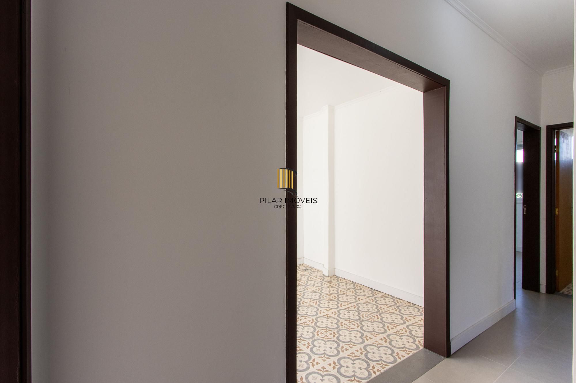 Apartamento à venda no bairro Moinhos de Vento, em Porto Alegre – RS. Com área privativa de 100.73m².