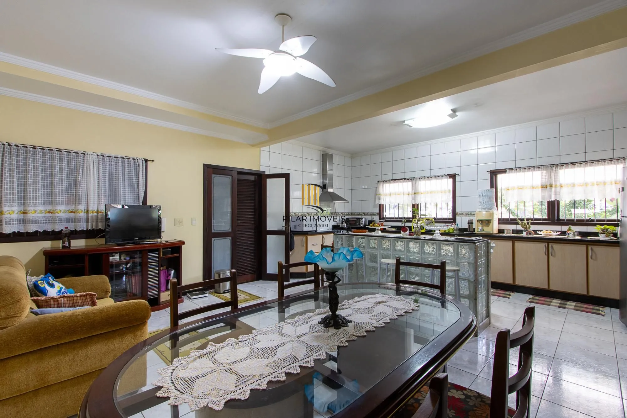 Casa Residencial ou Comercial, com 3 quartos (1 suite), 229m² privativos - Bairro Tristeza