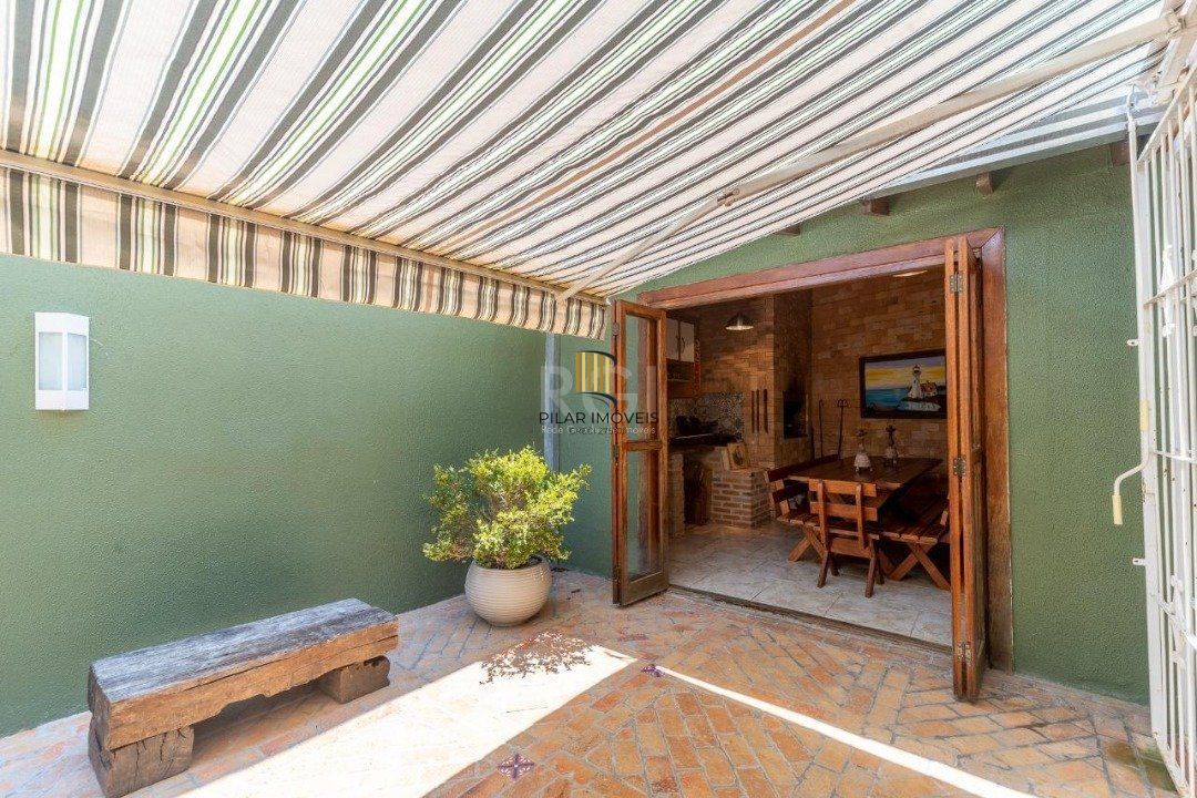 Casa de Condomínio 3 dormitórios no bairro Ipanema
