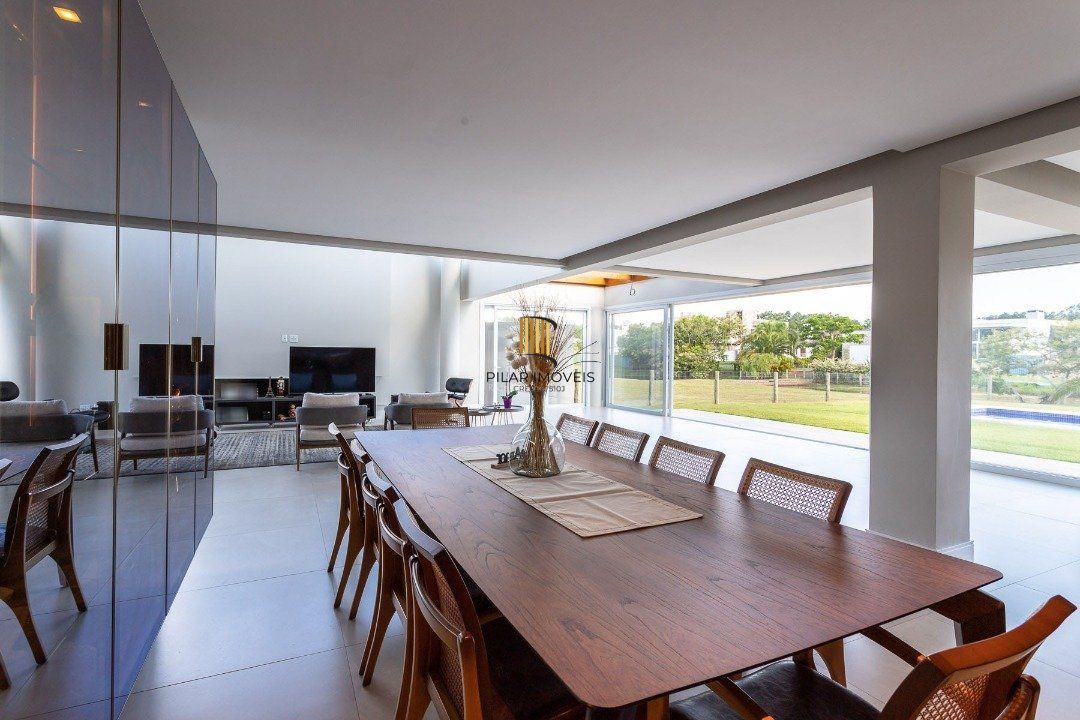 Casa Condominio para Venda - 380m², 3 dormitórios, sendo 3 suites, 6 vagas - Terra Ville
