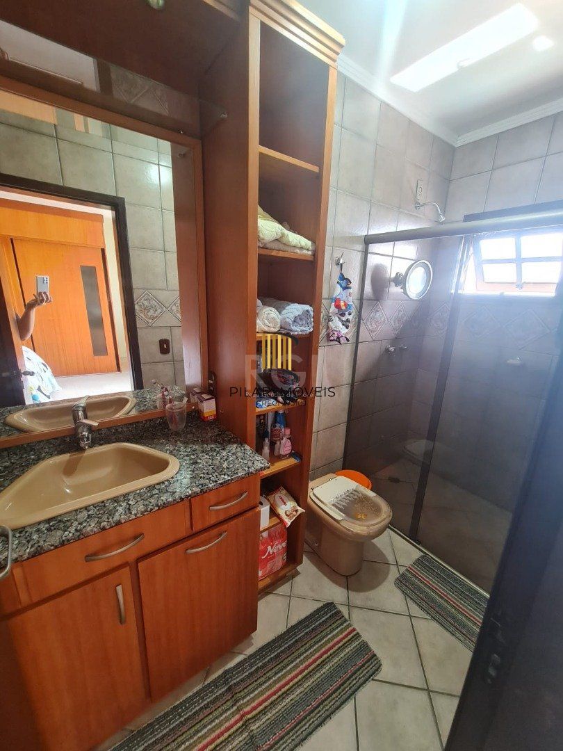 Casa para Venda - 464m², 5 dormitórios, sendo 4 suites, 4 vagas - Nonoai