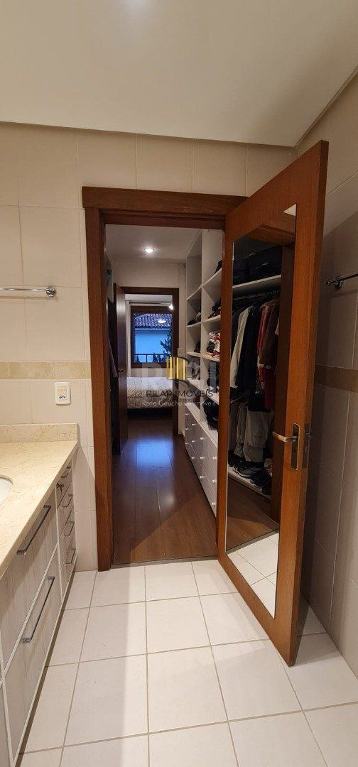 Casa de Condomínio 4 dormitórios no bairro Vila Conceição