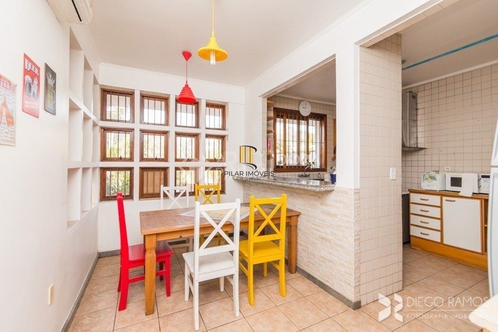 BELO SOBRADO REFORMADO 3 DORMITÓRIOS - BAIRRO NONOAI