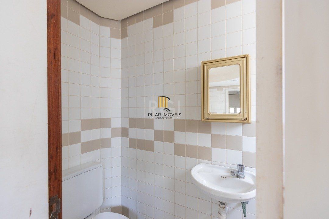 Cobertura para Venda - 302m², 4 dormitórios, sendo 1 suites, 3 vagas - Menino Deus