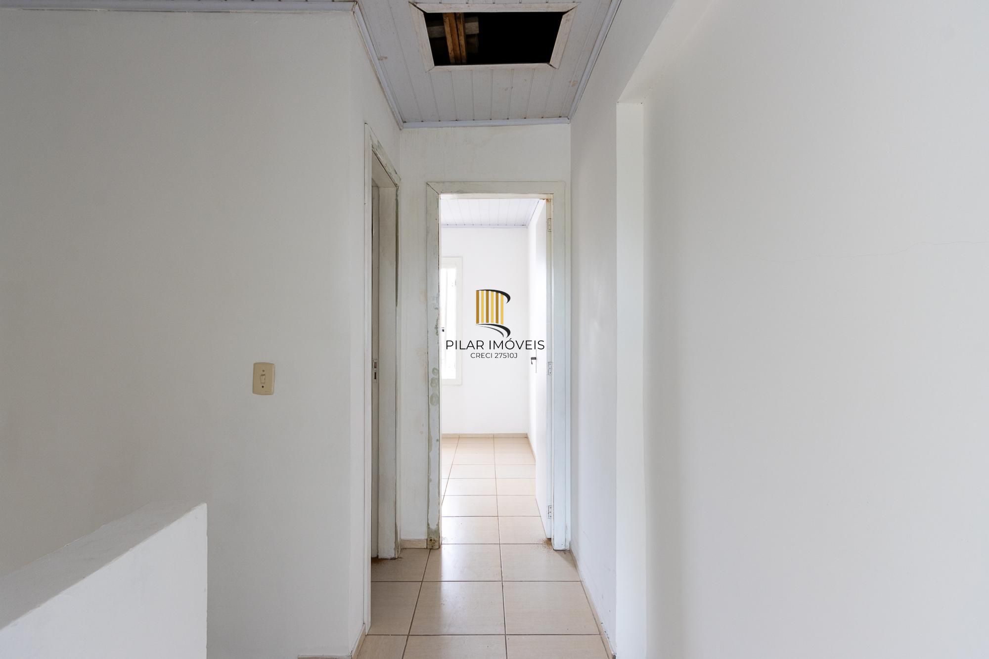 Casa (sobrado), 2 dormitórios, pátio - Bairro Hípica