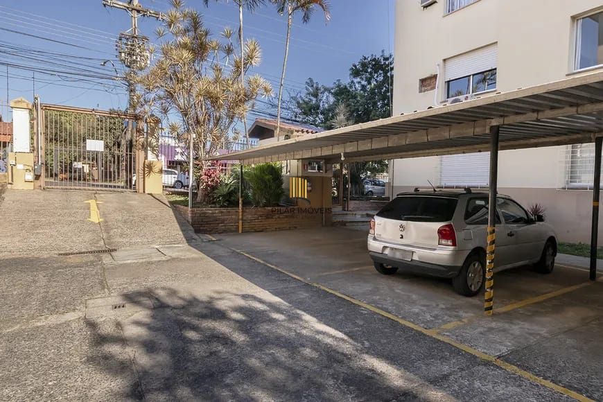 Apartamento de 2 quartos, no Bairro Tristeza, semi-mobiliado, com vaga escriturada.