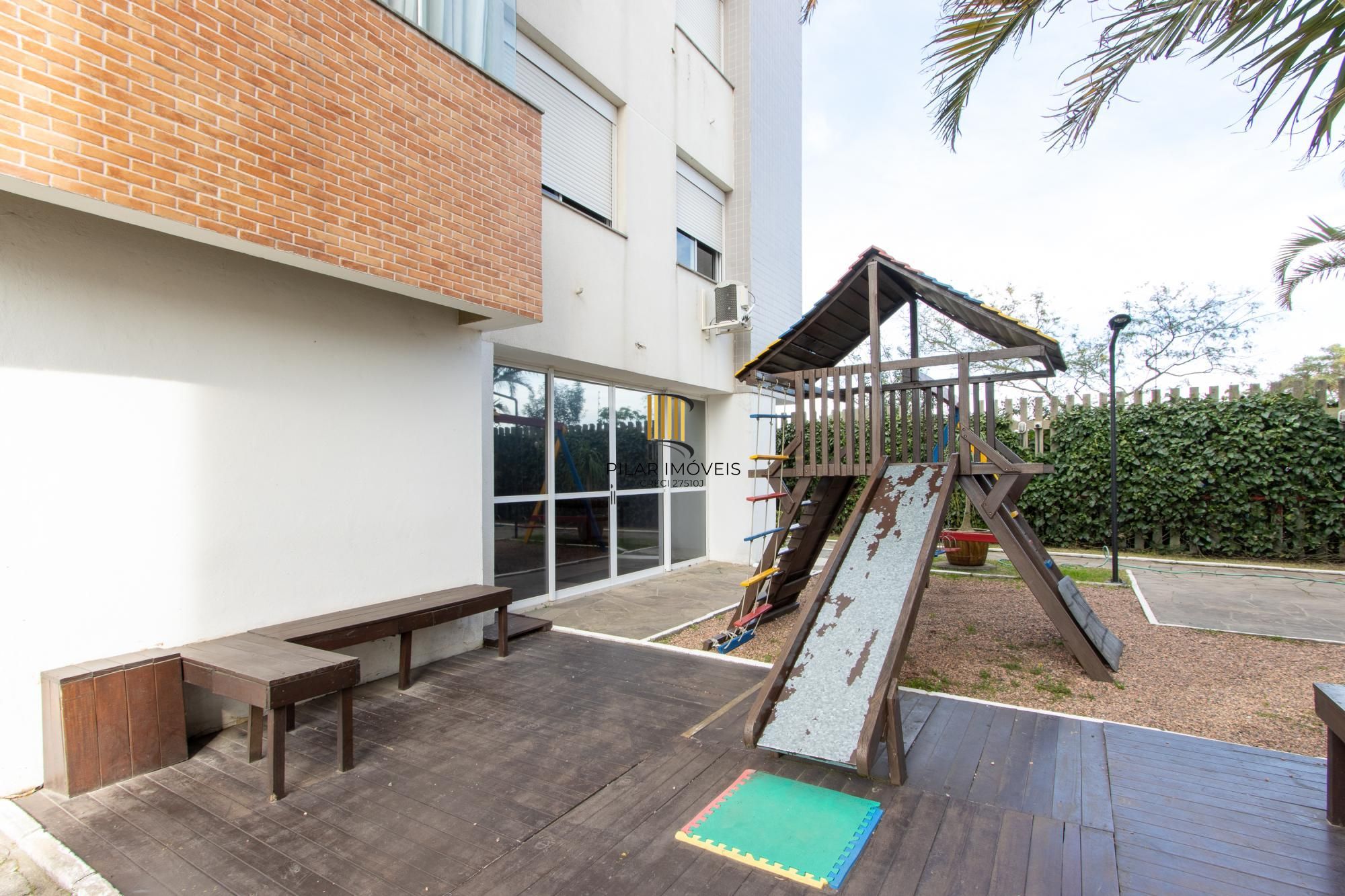Apartamento de 2 dormitórios, na zona sul de Porto Alegre, semi-mobiliado, churrasqueira e box escriturado.