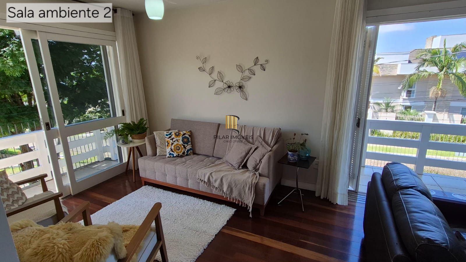 Excelente casa de 4 dormitórios, 1 suíte e 2 vagas em Novo Hamburgo.