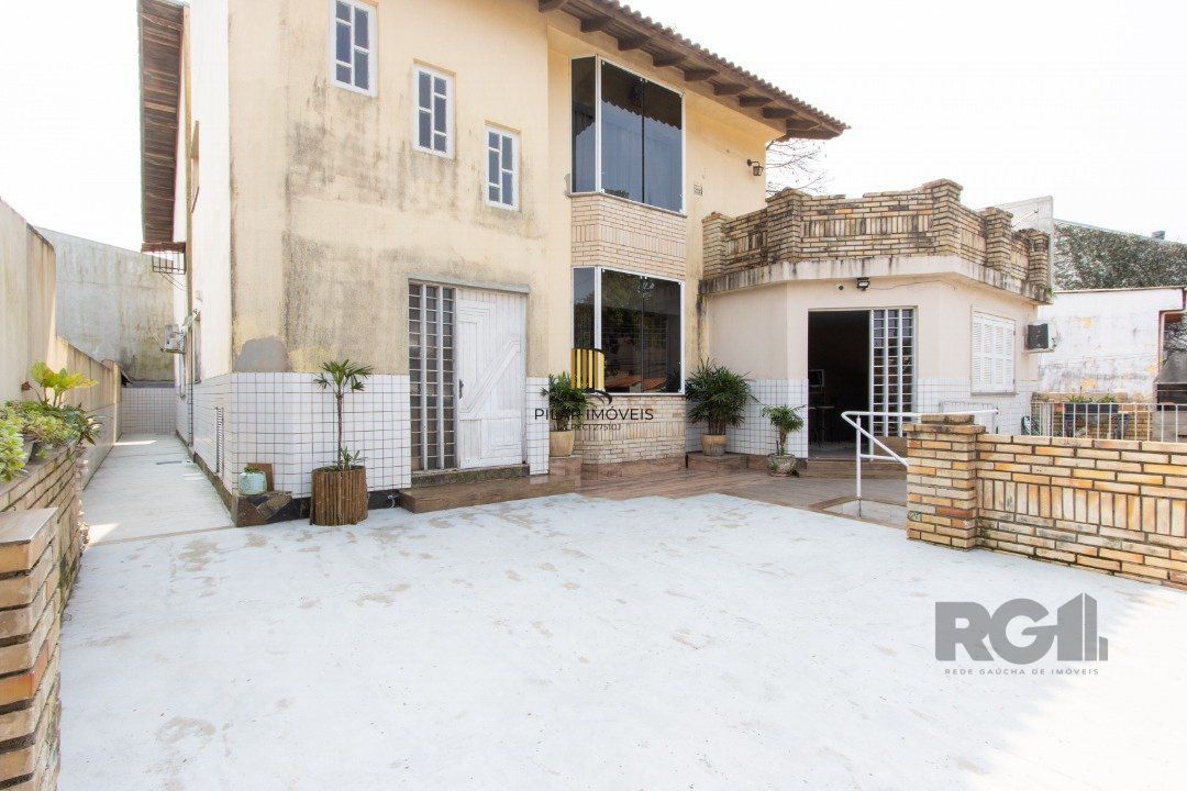 Casa 6 dormitórios no bairro Tristeza