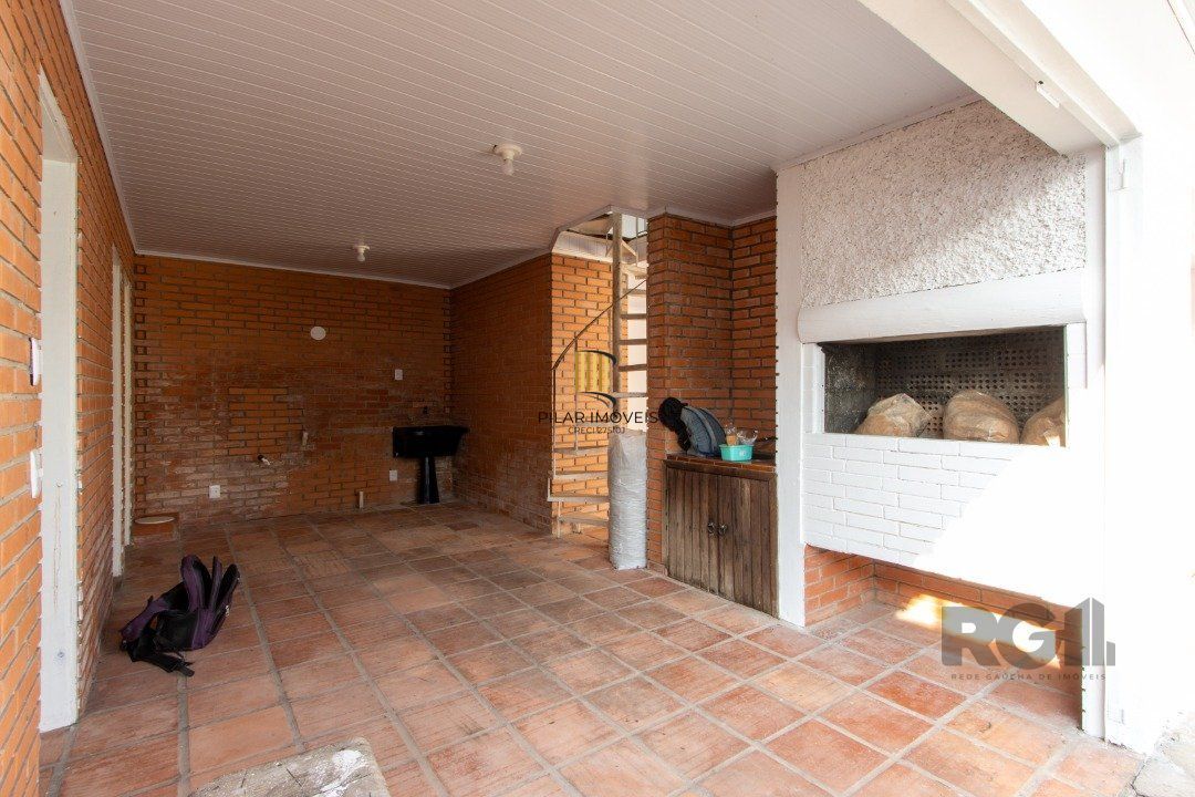 Casa para Venda - 337m², 3 dormitórios, sendo 1 suites, 3 vagas - Cristal
