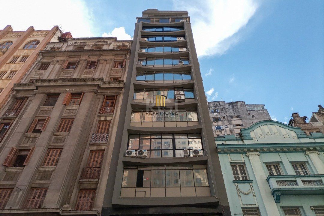Sala em andar inteiro com 141,77 m2 privativos - Pilar Imóveis