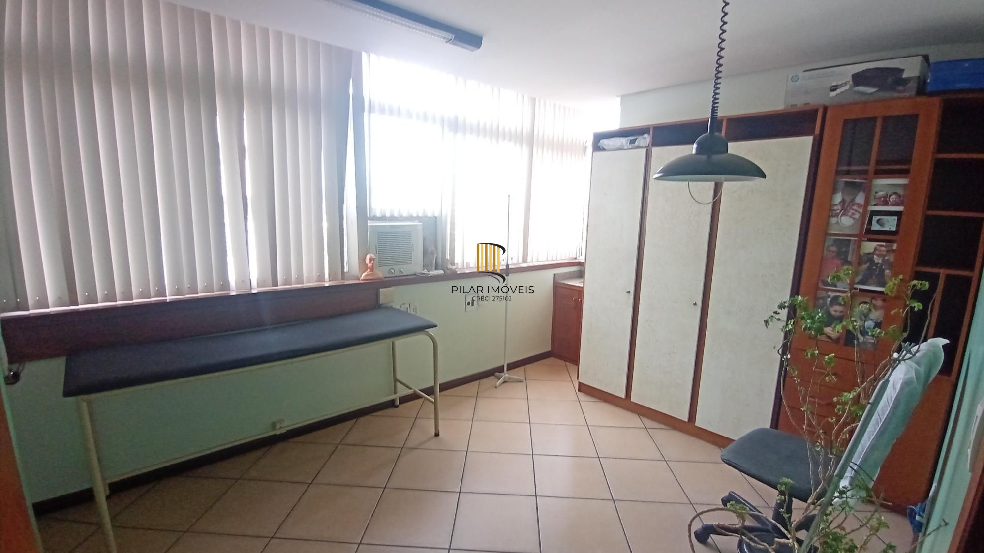 Imóvel comercial com 3 salas e recepção no Centro Histórico