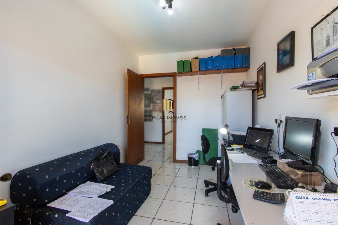 Casa com 3 dormitórios, sendo 1 suíte para venda  no bairro Hípica