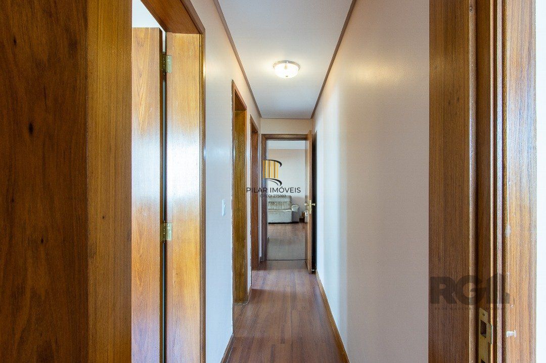 Apartamento 3 quartos, 1 suite, dependência, sacada com churrasqueira, 2 vagas - Bairro Menino Deus