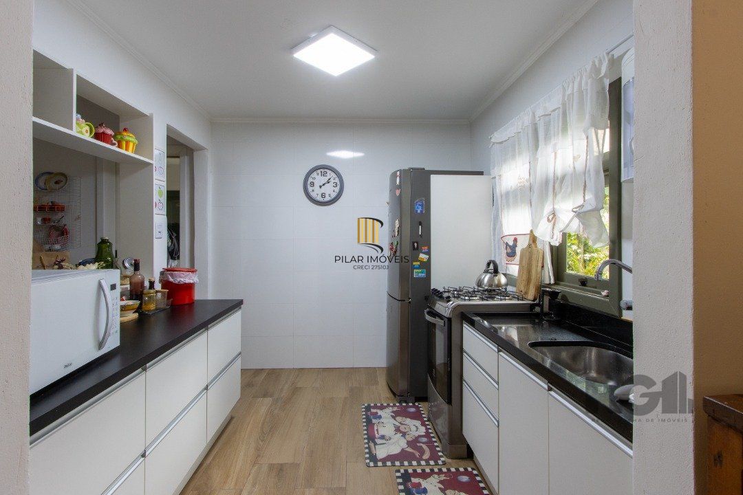 Casa térrea, 3 quartos, edícula, com 2 suites, pátio - Bairro Guarujá