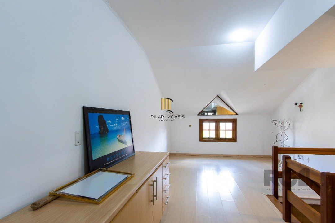Casa de Condomínio 3 dormitórios no bairro Camaquã