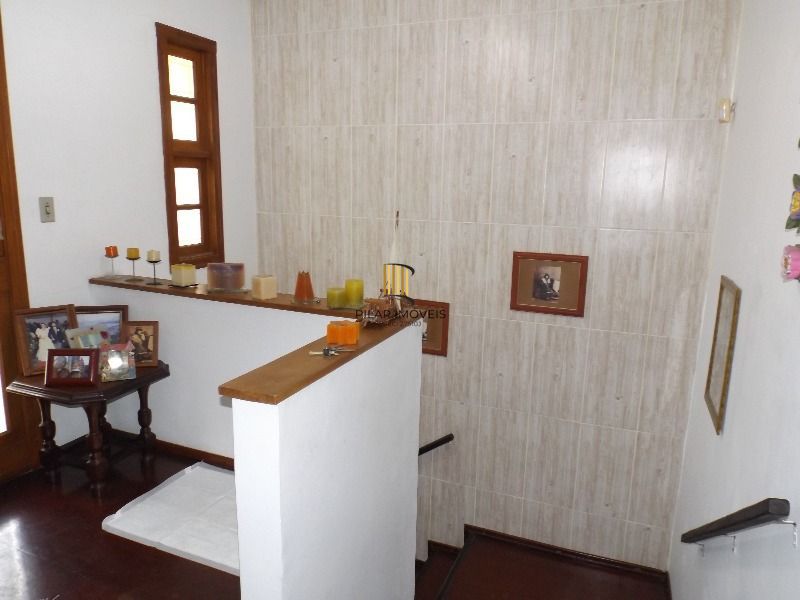 Casa para Venda - 250m², 3 dormitórios, sendo 3 suites, 7 vagas - Medianeira