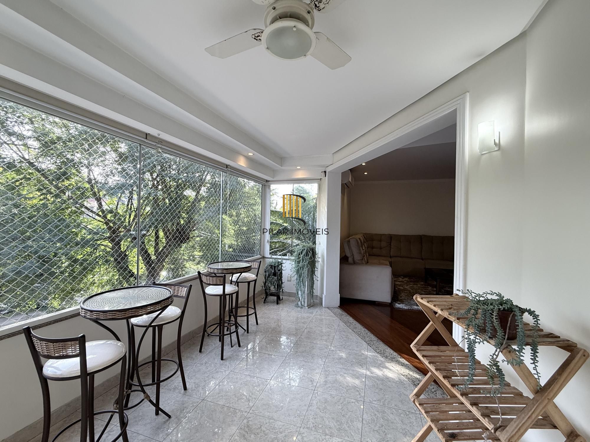 Casa 5 dormitórios no bairro Chácara das Pedras