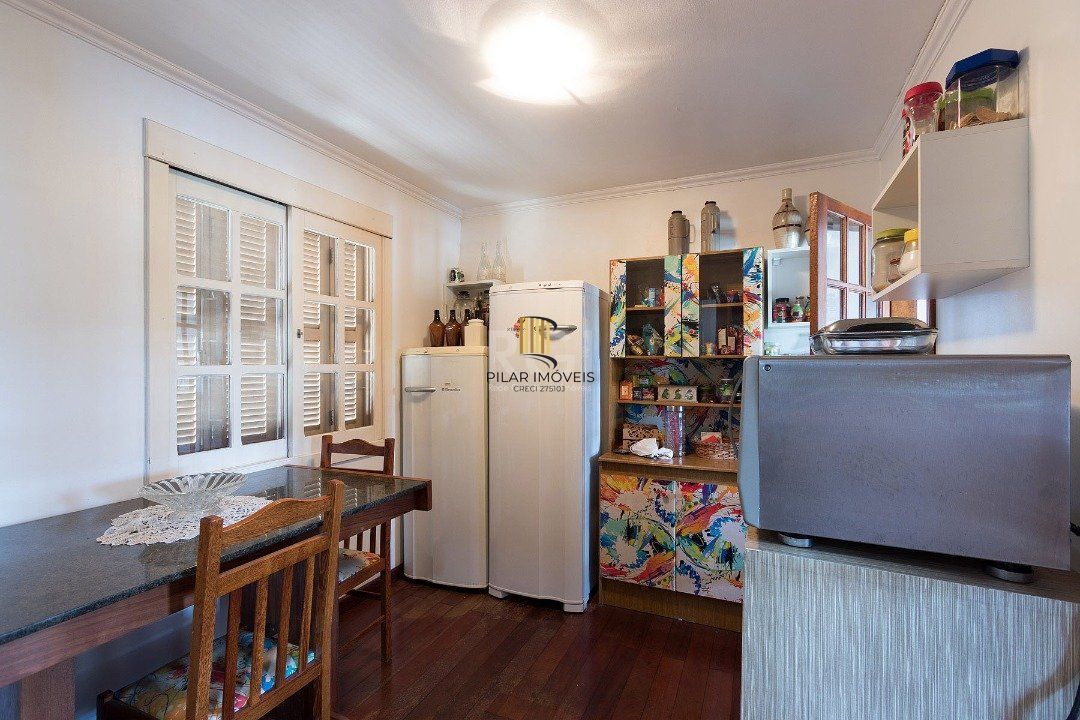 Casa para Venda - 320m², 5 dormitórios, sendo 2 suites, 3 vagas - Tristeza