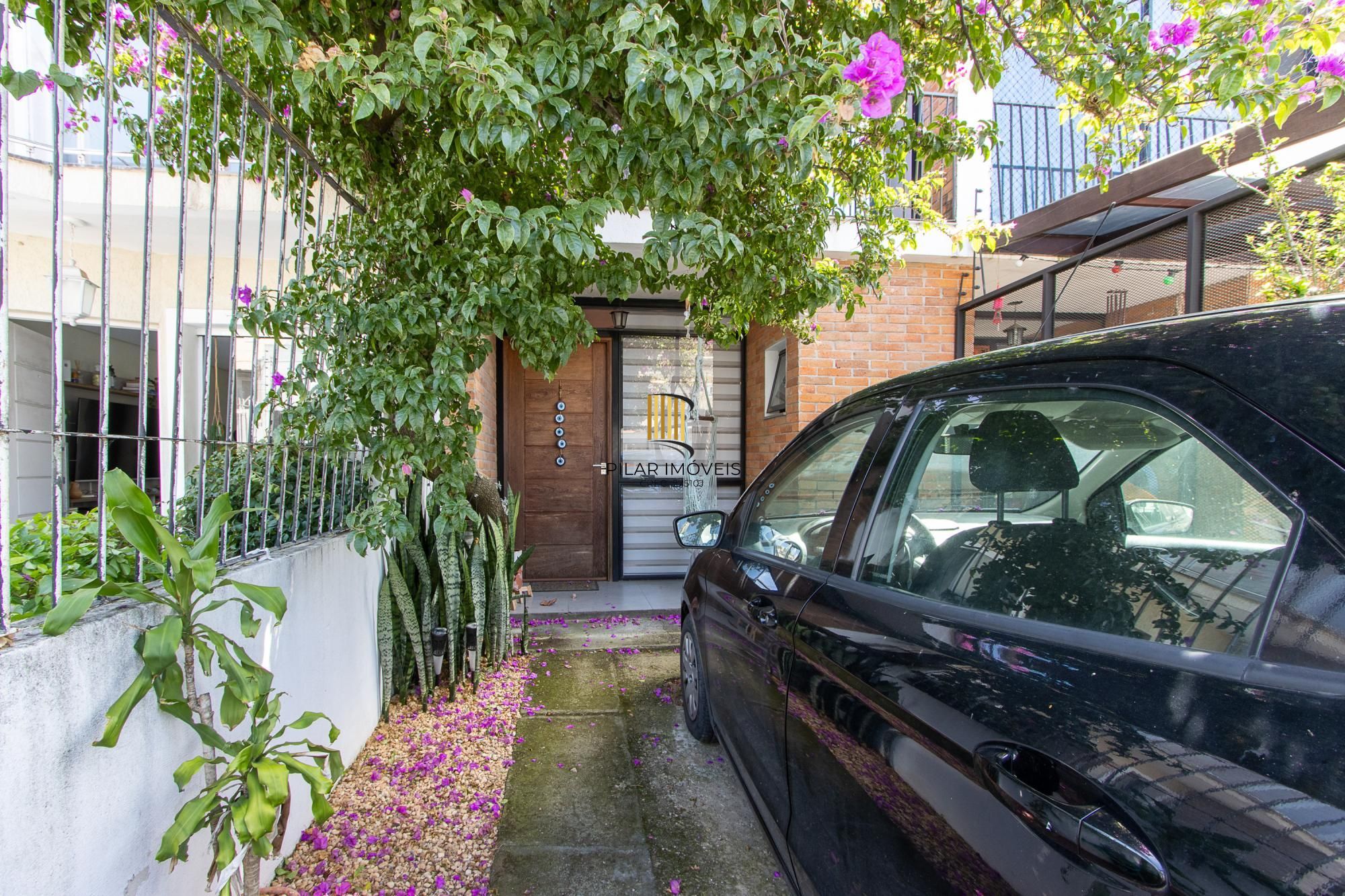 Casa 2 dormitórios no bairro Hípica