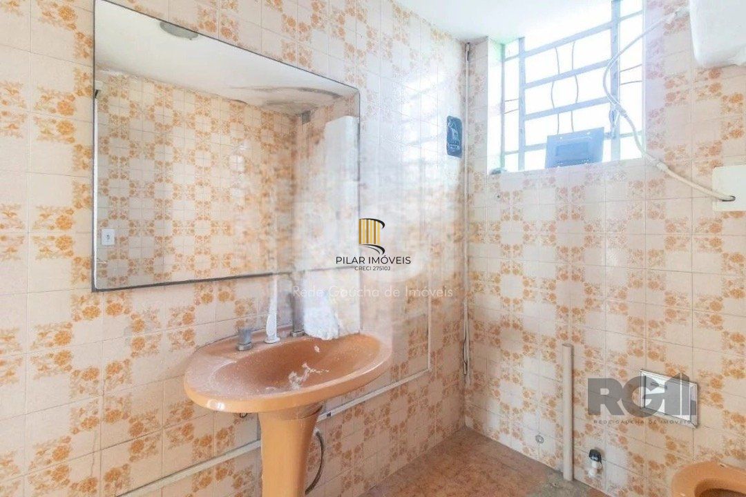 Casa para Venda - 200m², 5 dormitórios, 2 vagas - Azenha