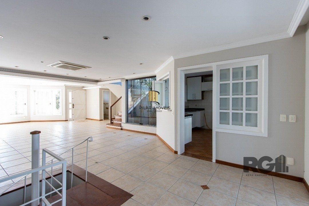 BELO SOBRADO, 3 QUARTOS, 1 SUITE, PISCINA, 320m² PRIVATIVOS - TRISTEZA